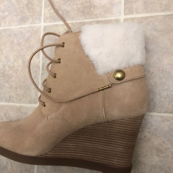 New Michael Kors Leather Wedge Heel Shoe in Tan - Picture 11 of 11